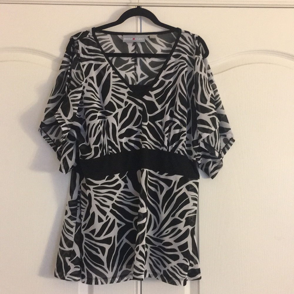 Cold shoulder Blouse. EUC